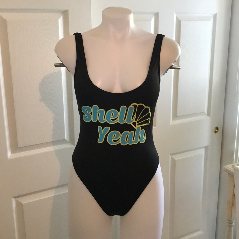 The bikini lab black Shell Yeah suit, Sz medium🐚✨